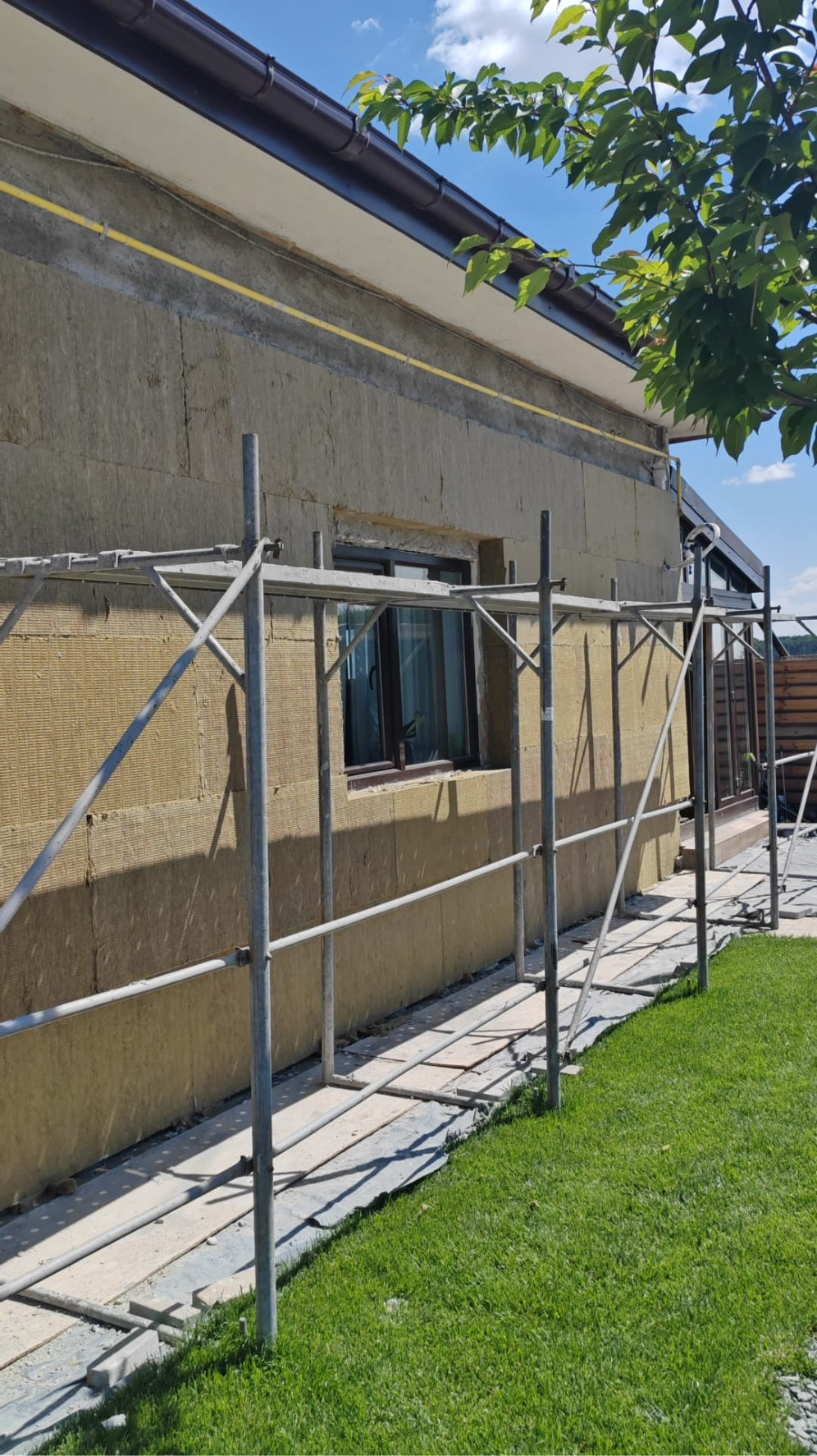 Fatada casa cu hidroizolatie si finisaje exterioare