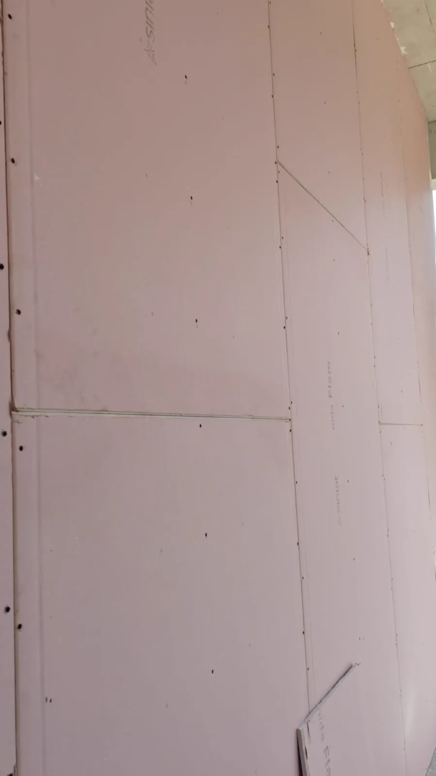 Structură metalică pentru compartimentare interioară pe etaj în construcție
