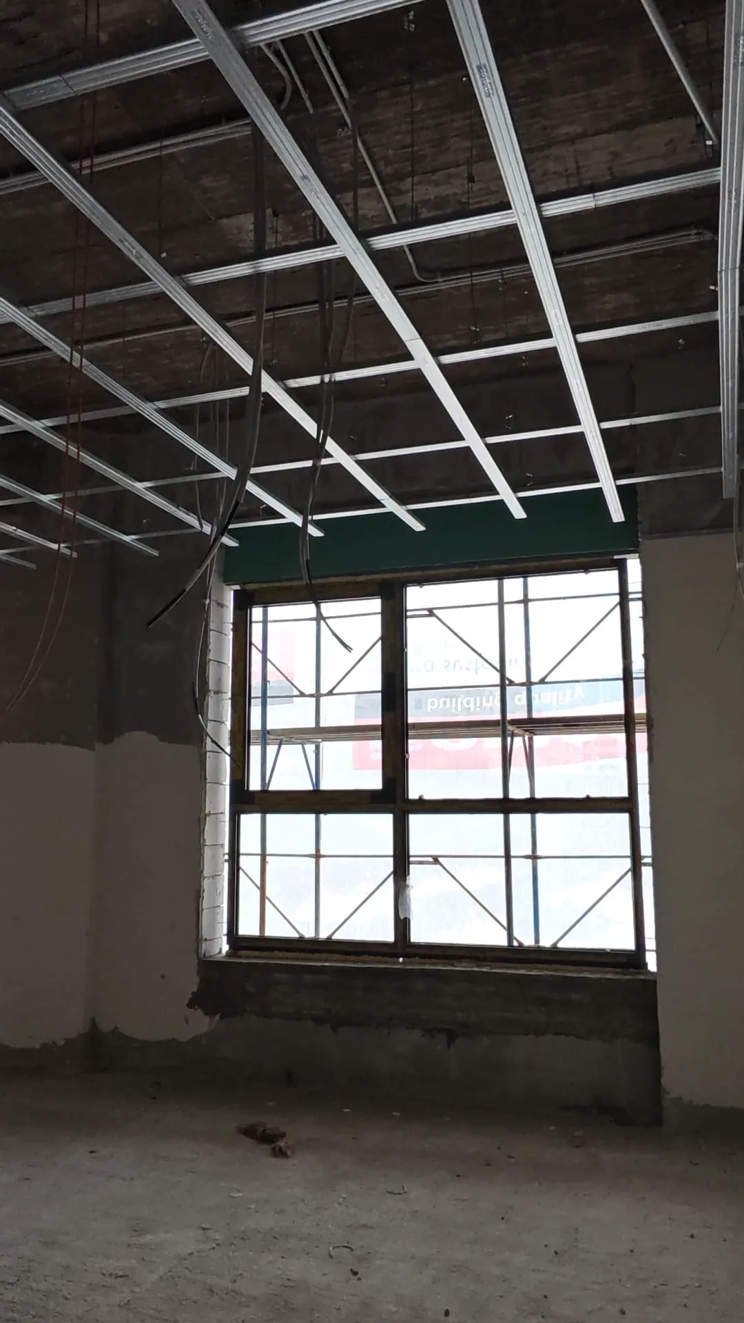 Compartimentare interioară cu structură metalică pe etaje suprapuse